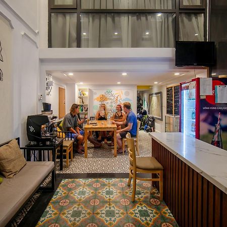 Downtown Hostel & Rooftop Bar ฮานอย ภายนอก รูปภาพ